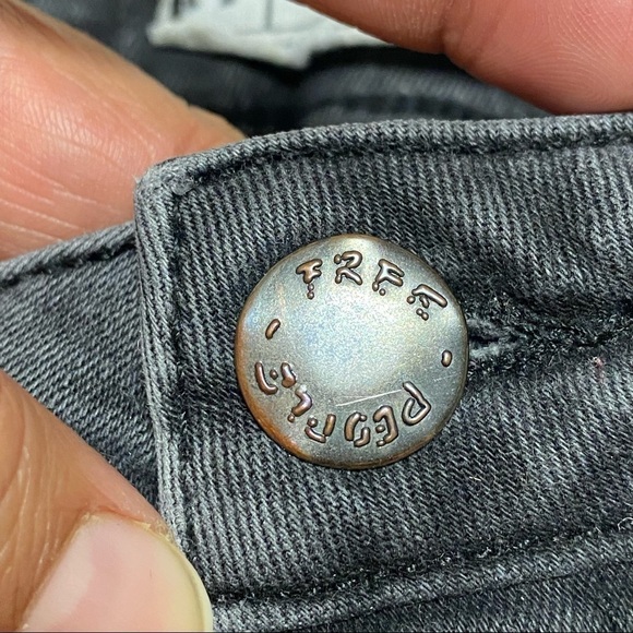 Free People Jeans Women’s Size 6/28 Black Crop skinny Jeans raw hem - Picture 6 of 11